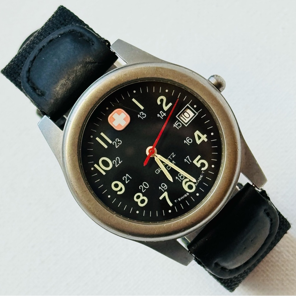 Vintage Wenger Marlboro SAK Design Swiss Field Date Watch Silver Black Gray